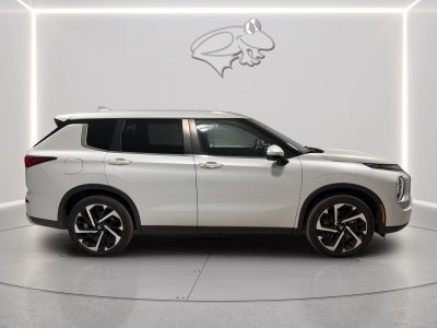 2024 Mitsubishi Outlander Base