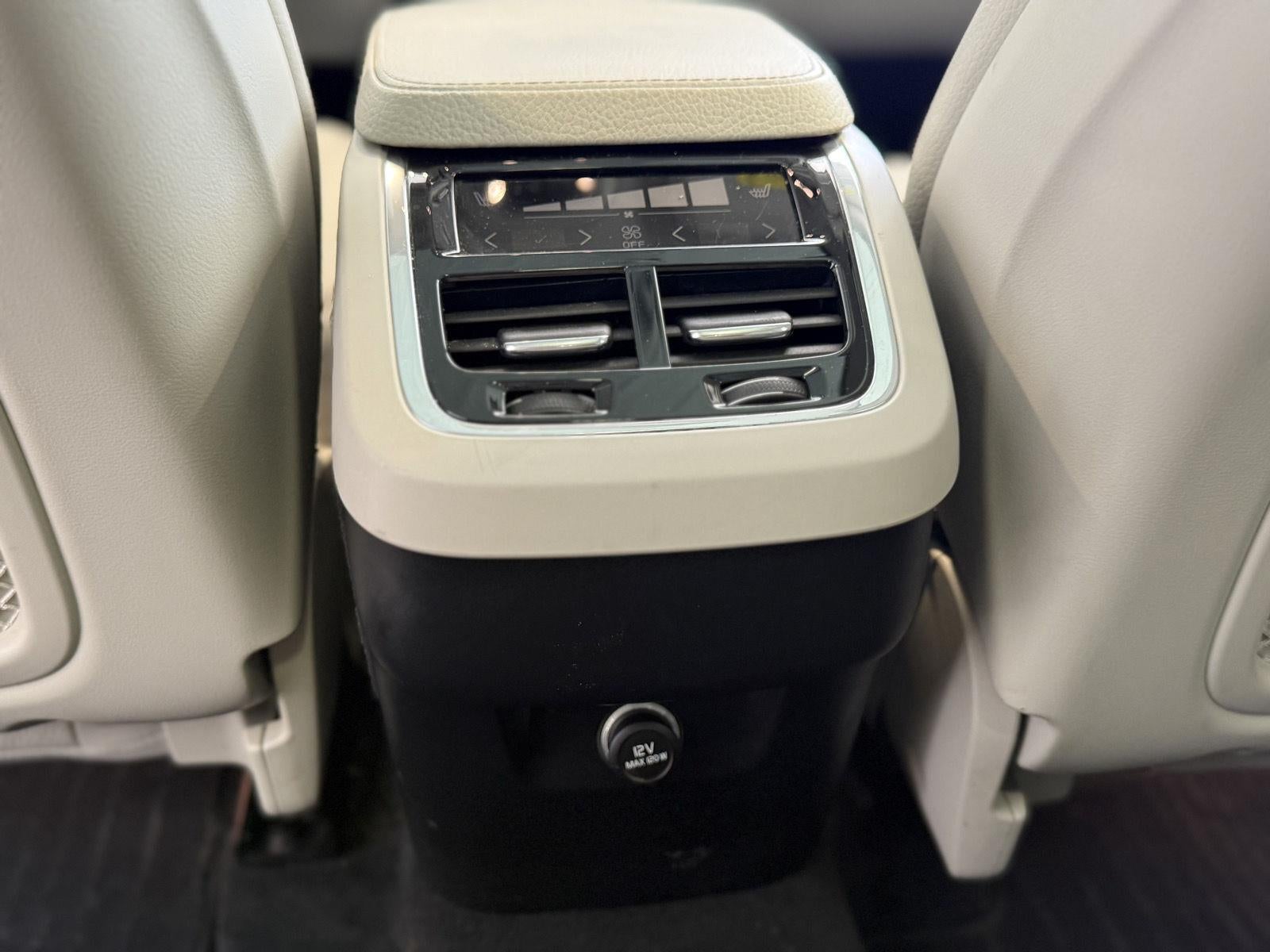 2017 Volvo XC90 Momentum