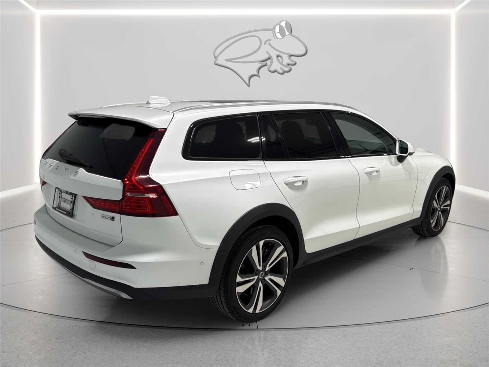2025 Volvo V60 Cross Country Plus
