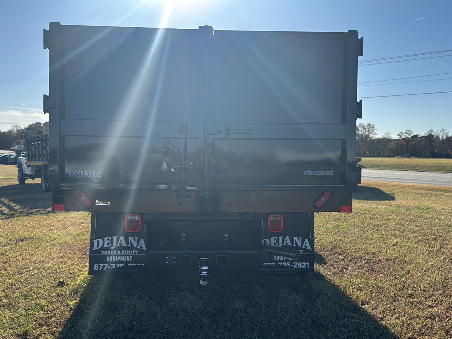 2024 Ford Super Duty F-550 DRW 12' RUGBY HEAVY DUTY STAKELESS LANDSCAPE BODY, 48" BARN DOORS, MANUAL TARP, 36' FULL CAB SHIELD, DROP DOWN COMBO HITCH 2 5/16"