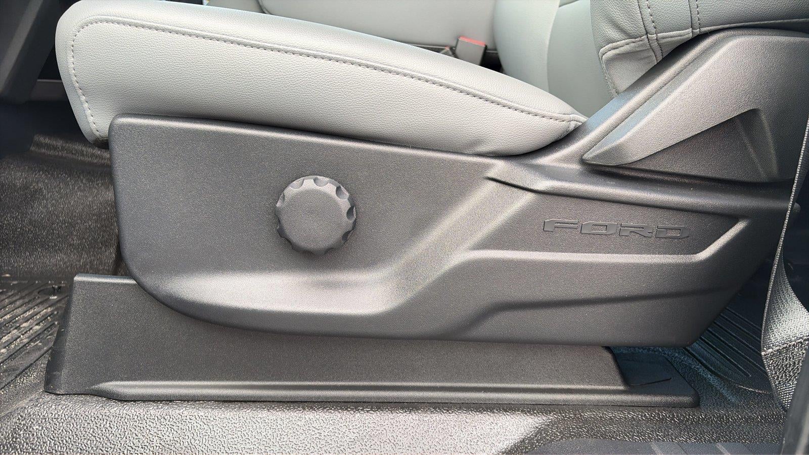 2027 Ford Super Duty F-350 SRW XL