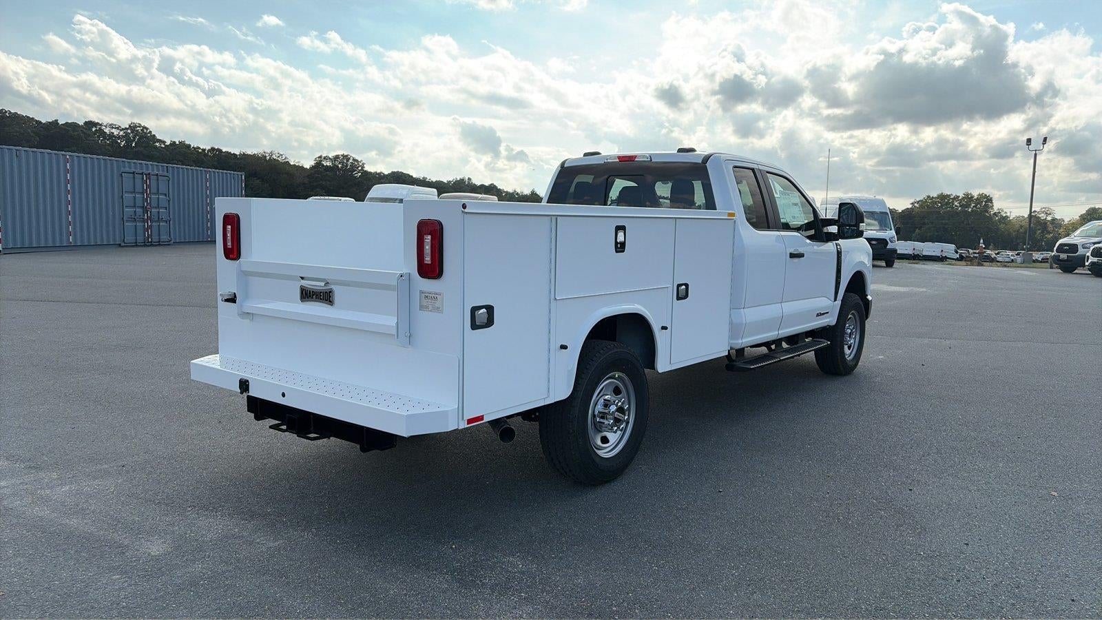 2027 Ford Super Duty F-350 SRW XL