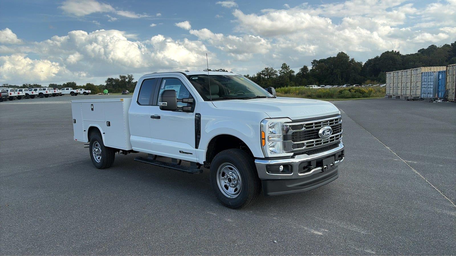 2027 Ford Super Duty F-350 SRW XL