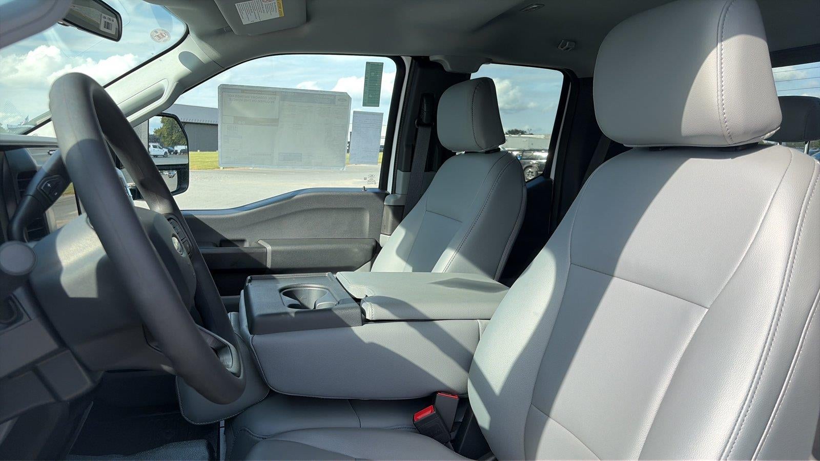 2027 Ford Super Duty F-350 SRW XL