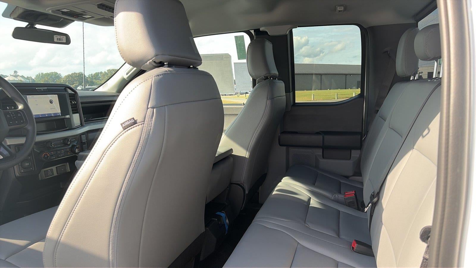 2027 Ford Super Duty F-350 SRW XL