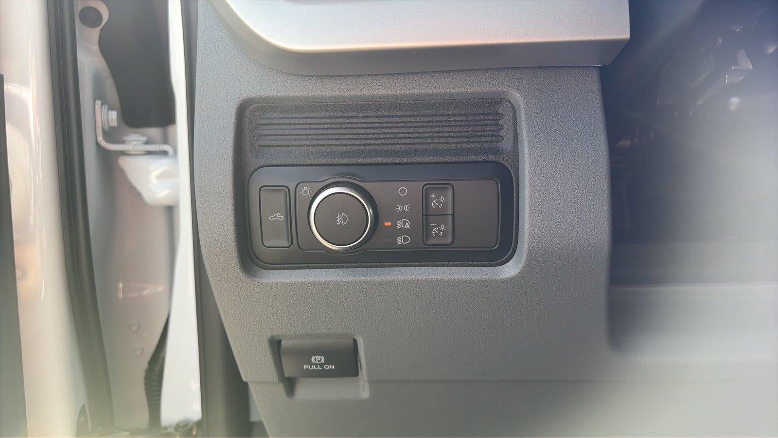 2027 Ford Super Duty F-350 SRW XL