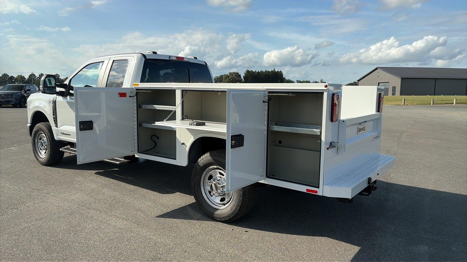 2027 Ford Super Duty F-350 SRW XL