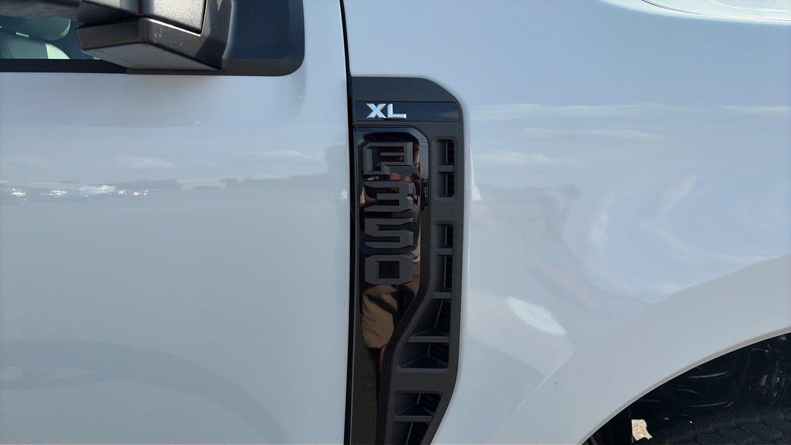 2027 Ford Super Duty F-350 SRW XL
