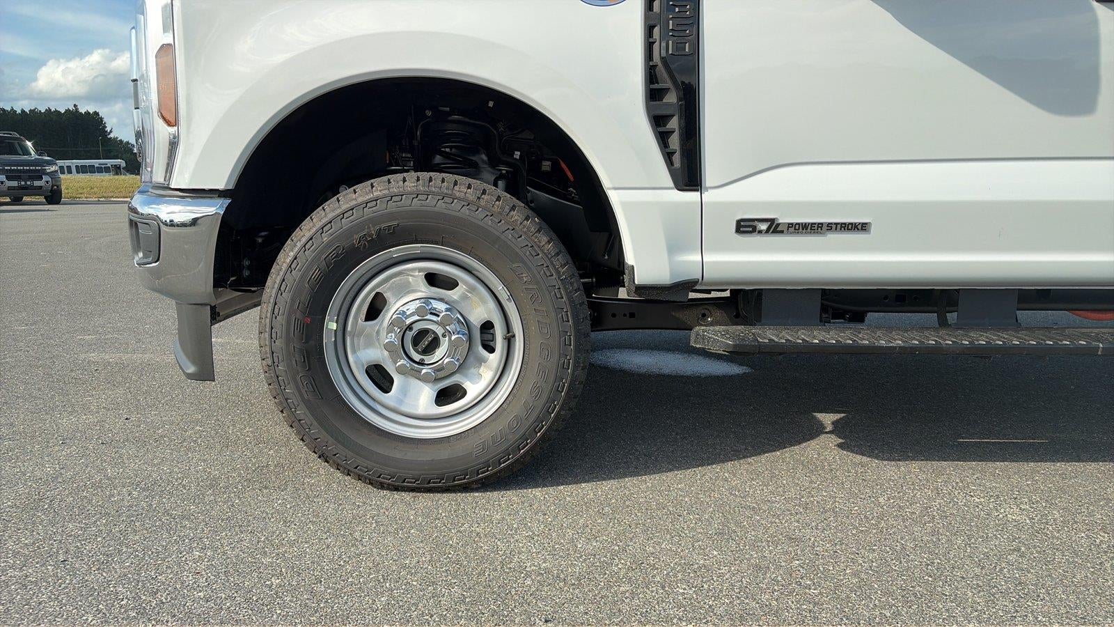 2027 Ford Super Duty F-350 SRW XL