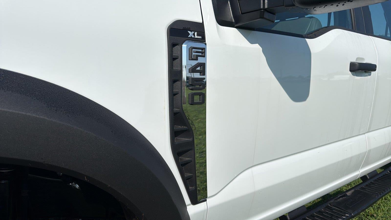 2026 Ford Super Duty F-450 Drw XL CHASSIS ONLY