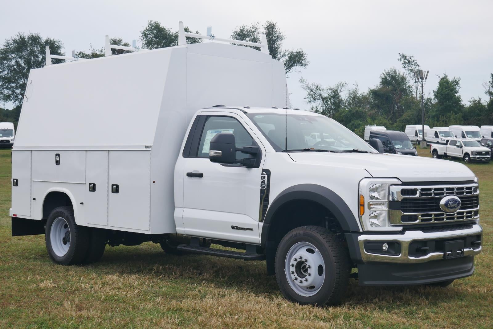 2025 Ford Super Duty F-450 DRW 11' KNAPHEIDE KUV KC ENCLOSED SERVICE BODY, 3 BOW LADDER RACK, HITCH