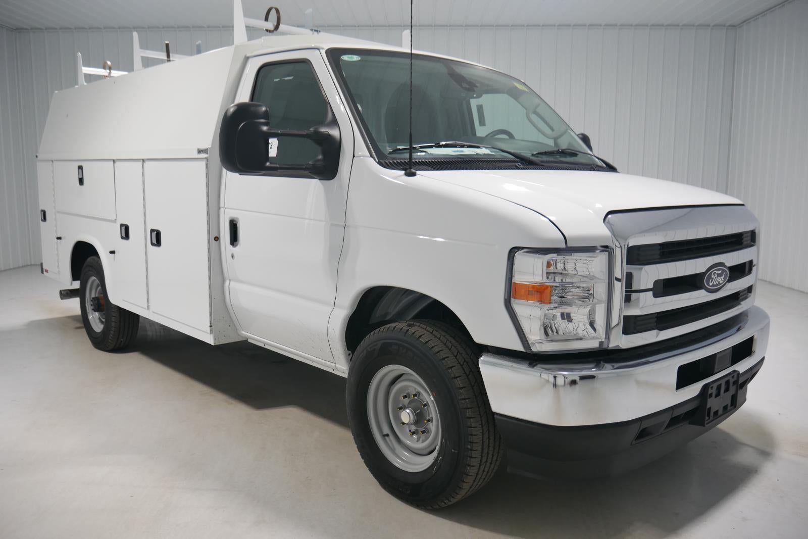 2026 Ford E-Series Cutaway E-350 10FT KNAPHEIDE KUV ENCLOSED SERVICE BODY, MASTER LOCK SYSTEM CLASS V HITCH 3 BOW LADDER RACK