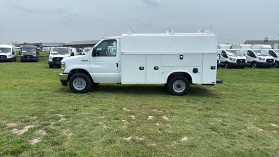 2027 Ford E-Series Cutaway 10' KNAPHEIDE KUV LOW ROOF ENCLOSED SERVICE BODY, MASTER LOCK SYSTEM, CLASS V HITCH, 3 BOW LADDER RACK