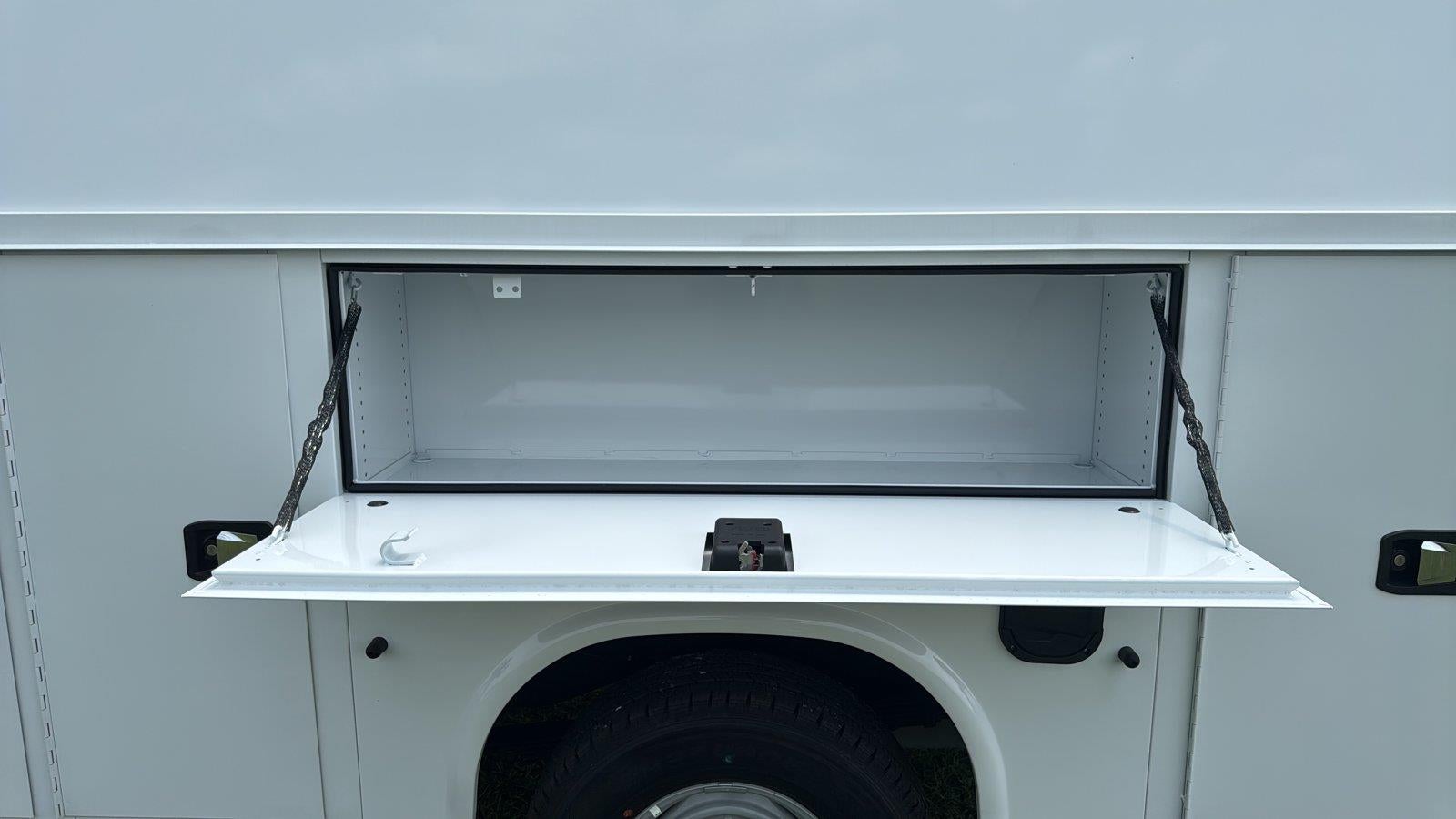 2027 Ford E-Series Cutaway 10' KNAPHEIDE KUV LOW ROOF ENCLOSED SERVICE BODY, MASTER LOCK SYSTEM, CLASS V HITCH, 3 BOW LADDER RACK