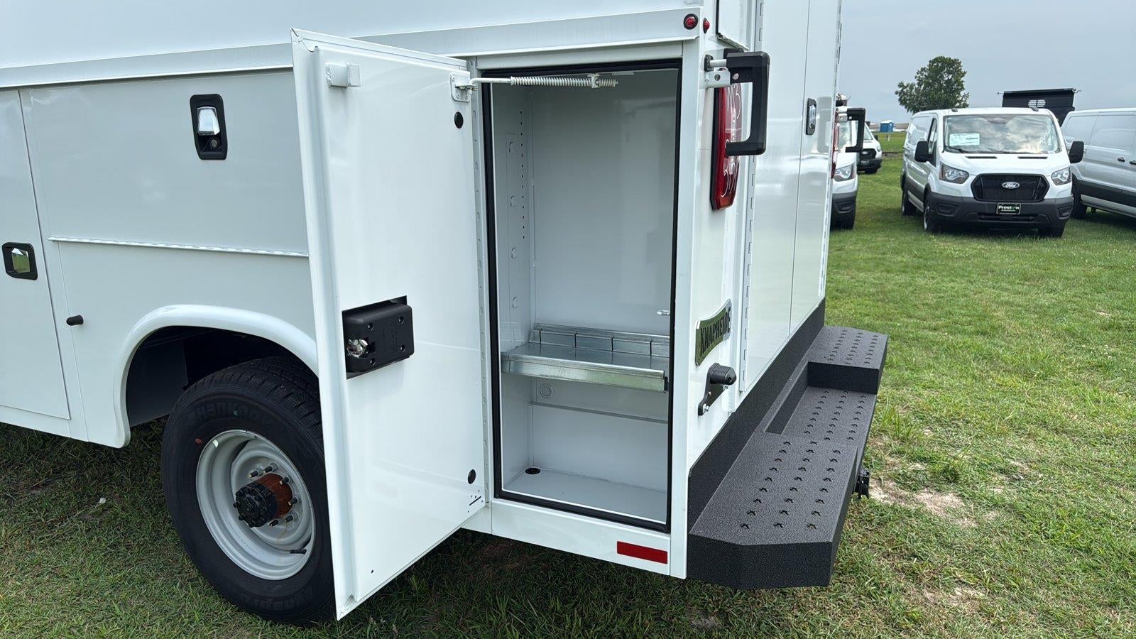 2027 Ford E-Series Cutaway 10' KNAPHEIDE KUV LOW ROOF ENCLOSED SERVICE BODY, MASTER LOCK SYSTEM, CLASS V HITCH, 3 BOW LADDER RACK