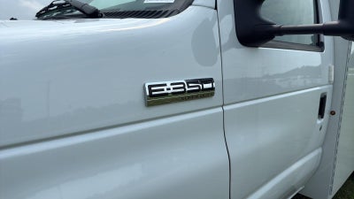 2027 Ford E-Series Cutaway 10' KNAPHEIDE KUV LOW ROOF ENCLOSED SERVICE BODY, MASTER LOCK SYSTEM, CLASS V HITCH, 3 BOW LADDER RACK