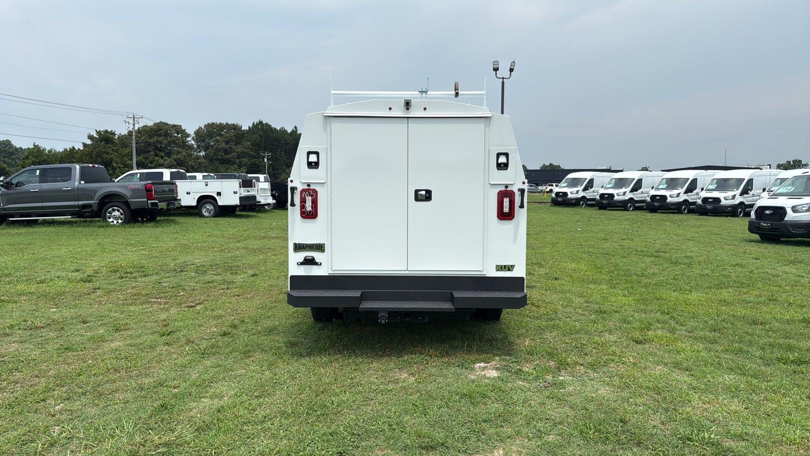 2027 Ford E-Series Cutaway 10' KNAPHEIDE KUV LOW ROOF ENCLOSED SERVICE BODY, MASTER LOCK SYSTEM, CLASS V HITCH, 3 BOW LADDER RACK