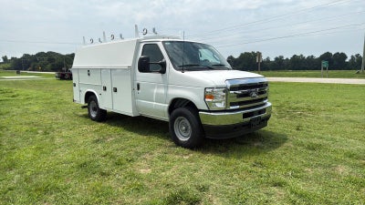 2027 Ford E-Series Cutaway 10' KNAPHEIDE KUV LOW ROOF ENCLOSED SERVICE BODY, MASTER LOCK SYSTEM, CLASS V HITCH, 3 BOW LADDER RACK