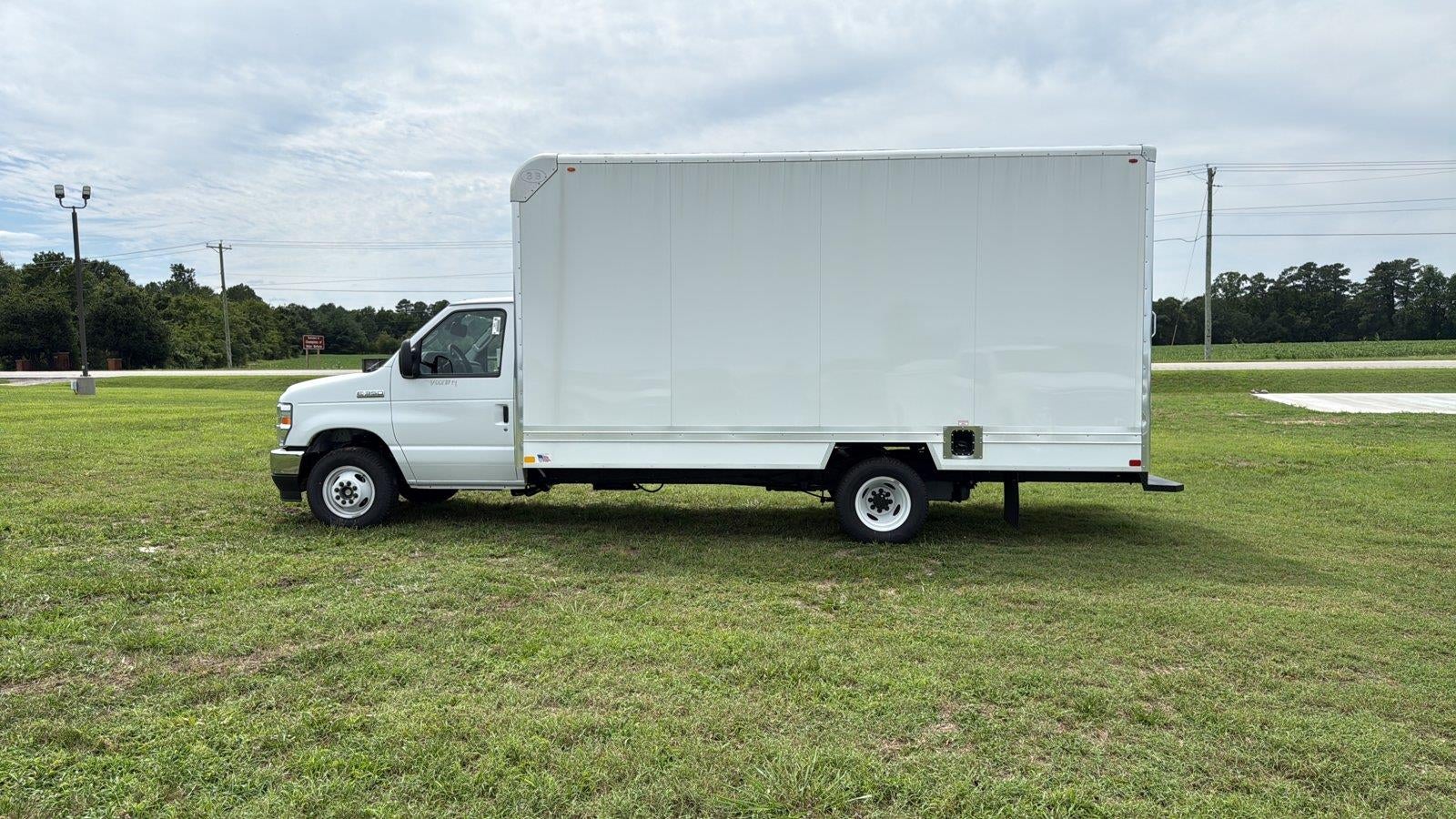 2027 Ford E-Series Cutaway Base