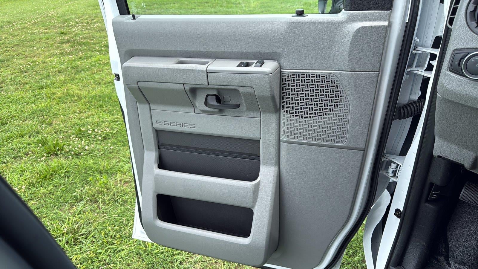 2026 Ford E-Series Cutaway 12' KNAPHEIDE SRW KUV BODY