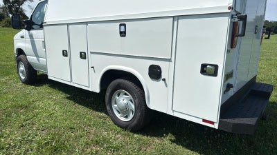 2027 Ford E-Series Cutaway Base