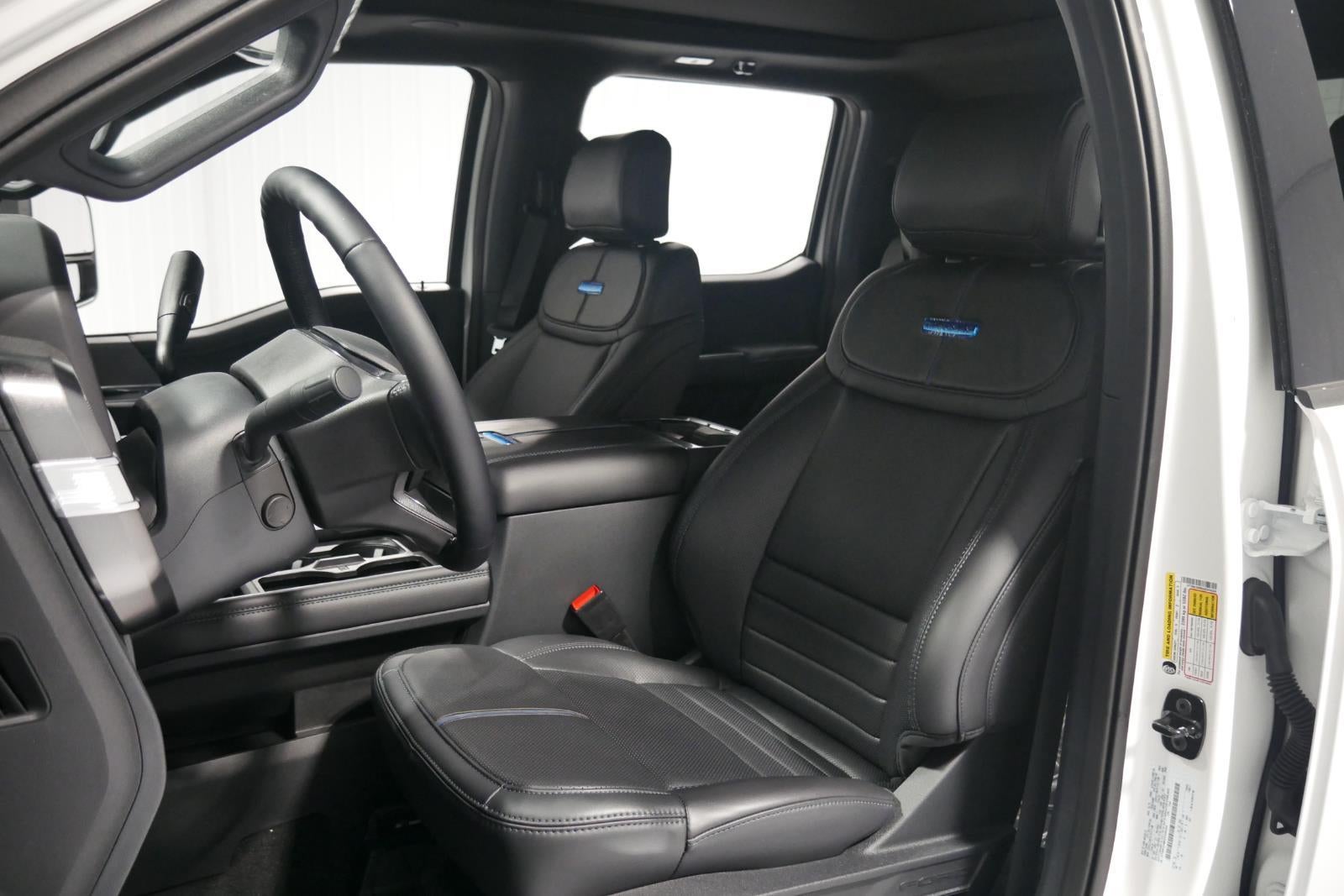 2025 Ford Super Duty F-350 DRW Platinum